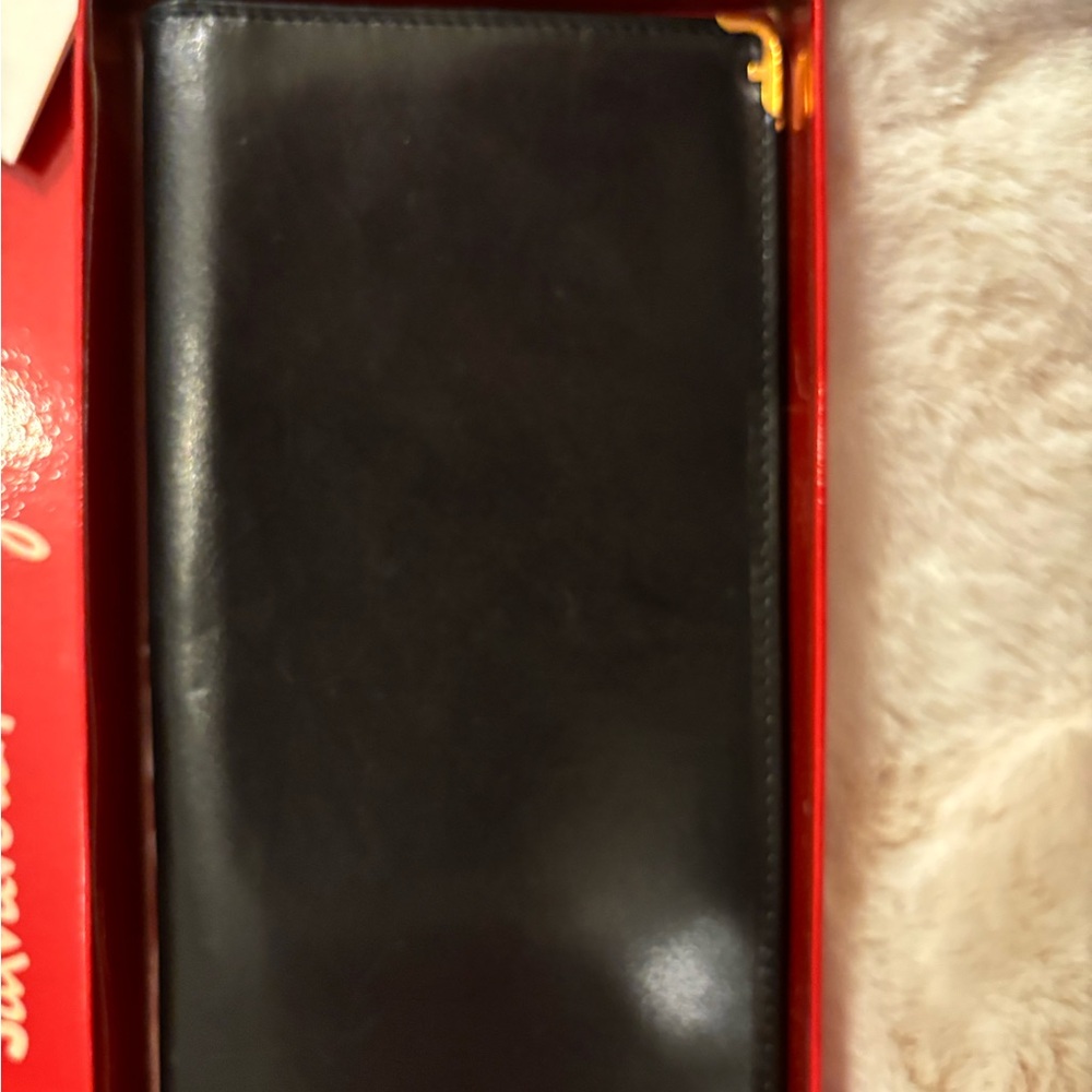 Salvatore Ferragamo Elegant Leather Wallet in Box - Picture 16 of 16